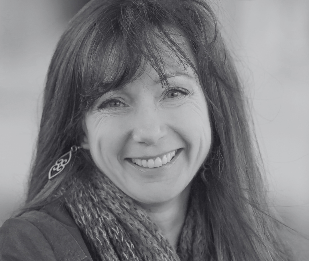 Linda Hamilton - BW-1 Linda Hamilton - BW-1